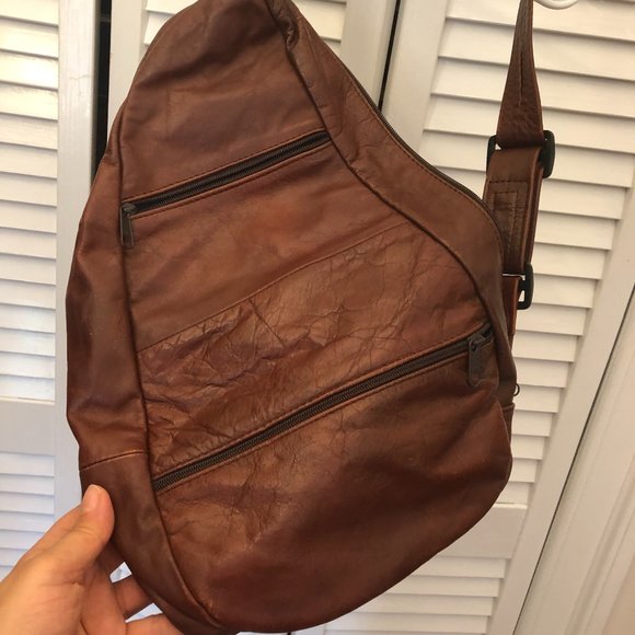 Mexican pear shaped leather shoulder bag, multiple compartments on face and on t - Picture 2 of 10